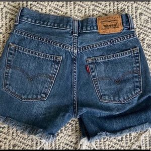 levis denim shorts :)